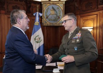 La visita del comandante del Comando Sur de EE. UU refuerza la cooperación en seguridad, lo que se tradoce en más beneficios para la población guatemalteca.