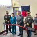 El presidente Bernardo Arévalo, junto a la embajadora de la República de China (Taiwán) y ministro de la Defensa, durante la inauguración de nueva sala de radiología de la Escuela Politécnica. /Foto: Gobierno de Guatemala