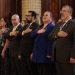 El presidente Bernardo Arévalo y la ministra de Educación, Amabella Giracca, durante acto de entrega de Orden Francisco Marroquín.