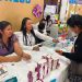 Personal de Salud brinda informción sobre prevención de enfermedades a pobladores durante la ExpoCAP 2026 en Joyabaj, Quiché.