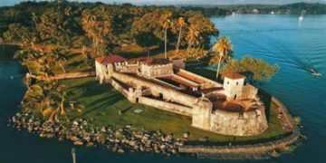 Incendio afectó el área de artesanías del Castillo de San Felipe Lara./Foto: SIC/MCD.