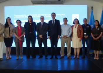 Participantes en el conversatorio de la SESAN organizado por el PNUD.