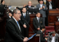 Presidente durante sesión solemne en el Congreso de la República. (Fotos: Noé Pérez y Analí Camey)