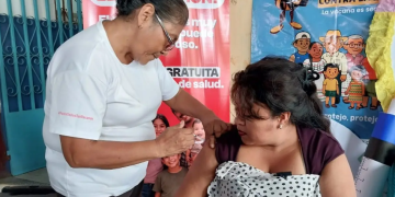 El Ministerio de Salud continúa acercando la vacunación a la población. (Foto: MSPAS)