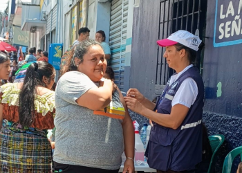 Ministerio de Salud continúa desarrollando jornadas comunitarias de vacunación. (Foto: MSPAS)