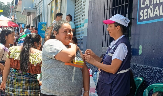 Ministerio de Salud continúa desarrollando jornadas comunitarias de vacunación. (Foto: MSPAS)