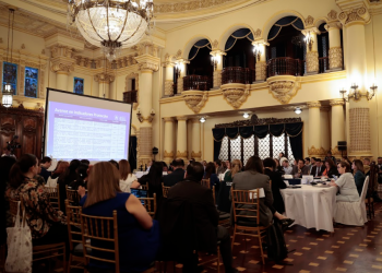 La presidenta en funciones lideró la reunión ordinaria del Conasa. (Foto: Analí Camey)