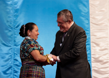Presidente Arévalo participó en la entrega de la Orden Francisco Marroquín. (Foto: Alex Jacinto)