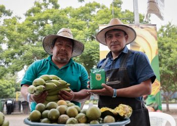 MAGA acercó productos frescos por medio de la feria del agricutor. (Foto: Analí Camey)
