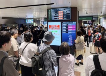 Personas se informan luego del terremoto de 6.9 grados en el norte de Japón.