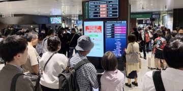 Personas se informan luego del terremoto de 6.9 grados en el norte de Japón.