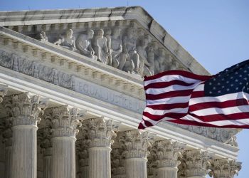 El Tribunal Supremo de EE. UU. falla en contra de la decisión del presidente Trump de limitar la ciudadanía por nacimiento.