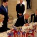 El presidente de EE. UU., Donald Trump, firma el memorando de entendimiento con Irán, en Francia.