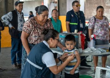 El Ministerio de Salud mantiene habilitados puestos de vacunación durante el fin de semana, en la Ciudad de Guatemala, Mixco y San Juan Sacatepéquez.