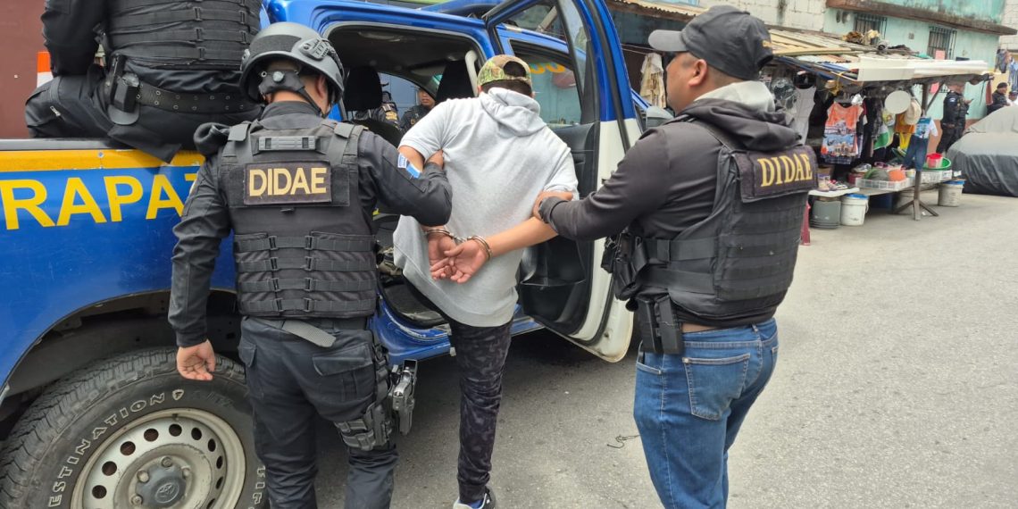 Los investigadores de la DIDAE también reportan la captura de Hugo N, de 22 años, alias Topo. / Foto: PNC