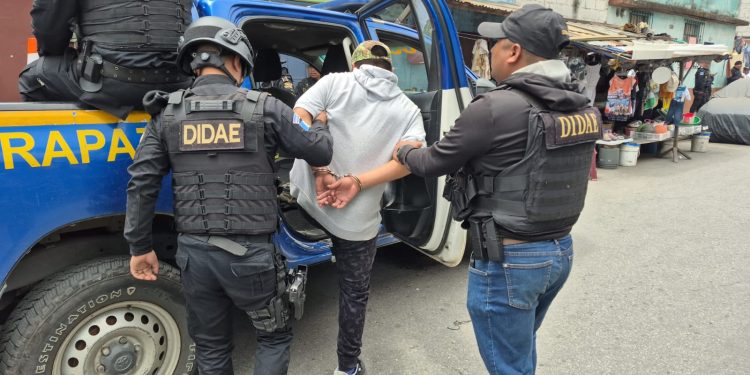 Los investigadores de la DIDAE también reportan la captura de Hugo N, de 22 años, alias Topo. / Foto: PNC