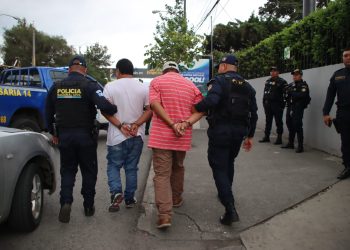 Según la PNC, los detenidos podrían estar vinculados con varios asaltos cometidos en distintos sectores del departamento de Guatemala. / Foto: PNC