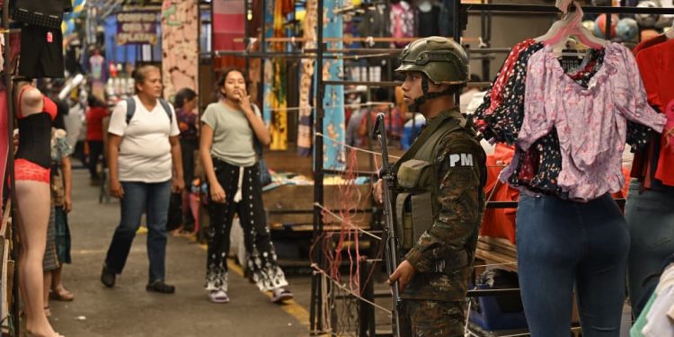 Operativos Mercado seguro en el Guarda. / Foto: Álvaro Interiano