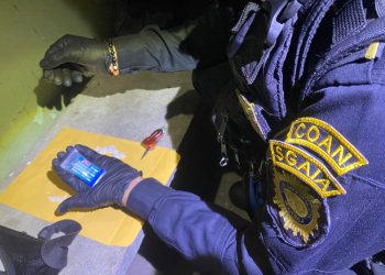 Droga incautada en vehículo durante operativos. / Foto: PNC