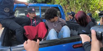 PNC logró la captura de tres presuntos integrantes de la mara Barrio 18 durante allanamiento, / Foto; PNC