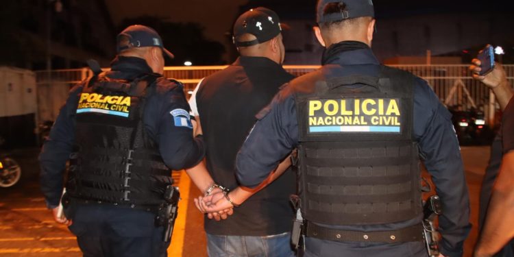 En las últimas 24 horas la PNC ha capturado a 133 personas, 21 armas incautadas y 192 motos consignadas y 24 vehículos.