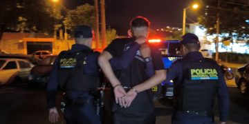 La PNC capturó a presunto miembro de la mara 18. (Foto: PNC)