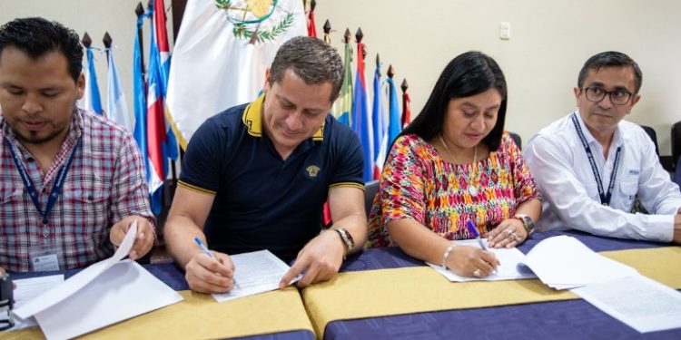 Impulsan proyectos de infraestructura vial y agua potable en Chahal, Alta Verapaz
