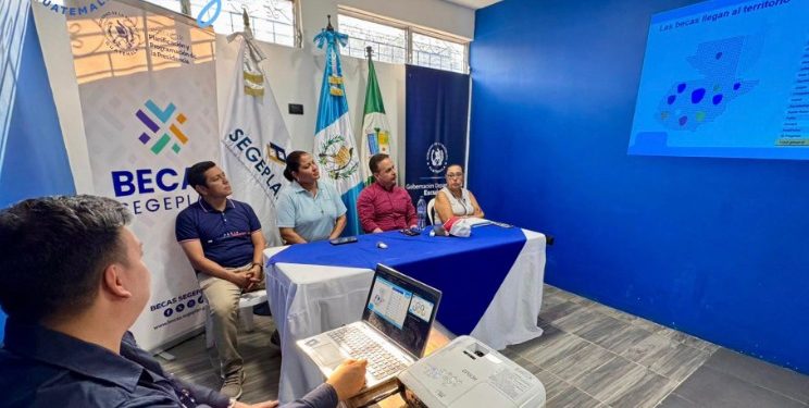 Presentan detalles de programa Becas por Nuestro Futuro en Escuintla
