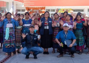 Mujeres de Tajumulco se graduaron con la Beca Social de Capacitación Productiva./Foto: Mides.