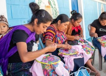 Mujeres de San Marcos y Chiquimula fortalecen sus capacidades productivas con la beca social./Foto: Mides.