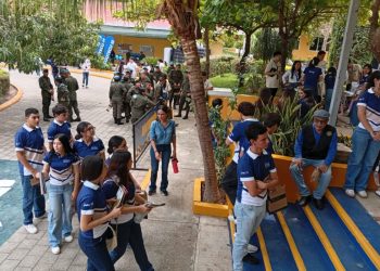 Instan a jóvenes a continuar con estudios técnicos o universitarios en Zacapa
