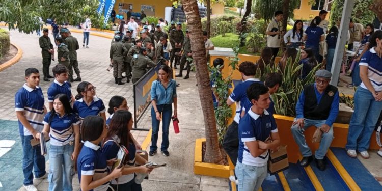 Instan a jóvenes a continuar con estudios técnicos o universitarios en Zacapa