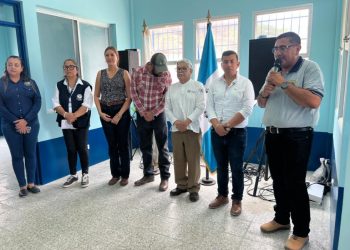 Entregan puesto de Salud renovado a vecinos de Cabañas, Zacapa