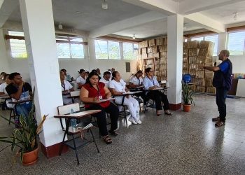 Fortalecen las capacidades del personal de salud del Hospital de Melchor de Mencos. (Foto: MSPAS)