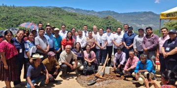Colocan primera piedra para la construcción de la nueva Escuela de Quejá en San Cristóbal Verapaz