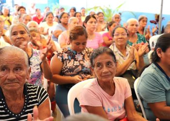 Comadronas reciben estipendio y reconocimiento especial en Retalhuleu