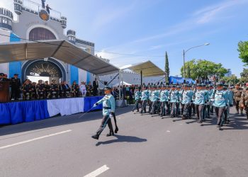 Presidente participa en el acto de conmemoración del Día del Ejército