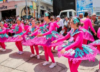 Desfile inaugural de los Juegos Magisteriales Quezaltepeque 2026 fortalece la unidad del gremio docente