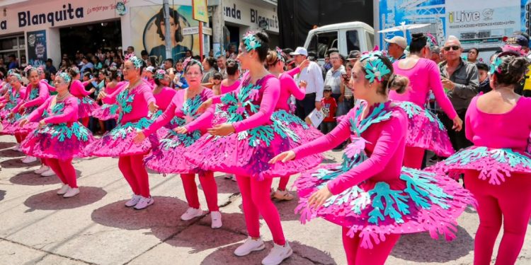 Desfile inaugural de los Juegos Magisteriales Quezaltepeque 2026 fortalece la unidad del gremio docente