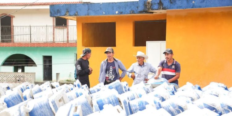 Entrega de estufas mejoradas beneficia a familias de Olopa y fortalece la salud comunitaria