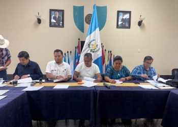 Seguimiento de proyectos de agua potable, educación e infraestructura vial en Chisec