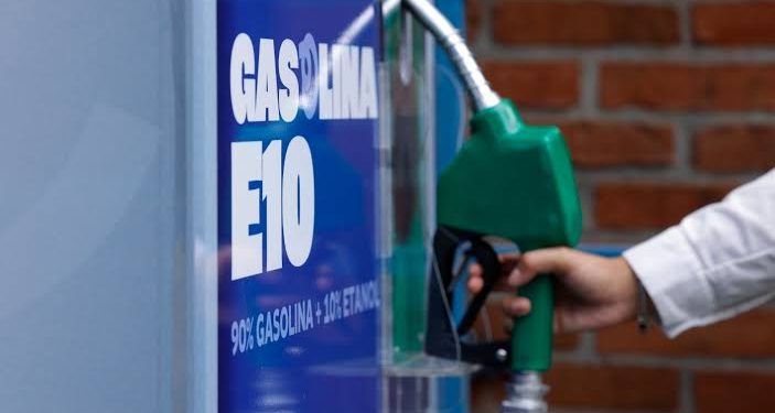 La mezcla de combustible con etanol generará una rebaja. (Foto: archivo)
