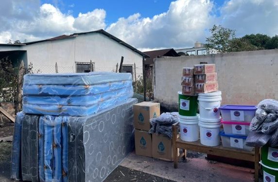 Brindan ayuda humanitaria a familias afectadas por incendio estructural en San Juan Chamelco