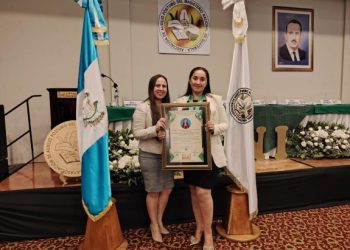 Entregan galardón a maestros destacados en Zacapa