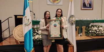 Entregan galardón a maestros destacados en Zacapa