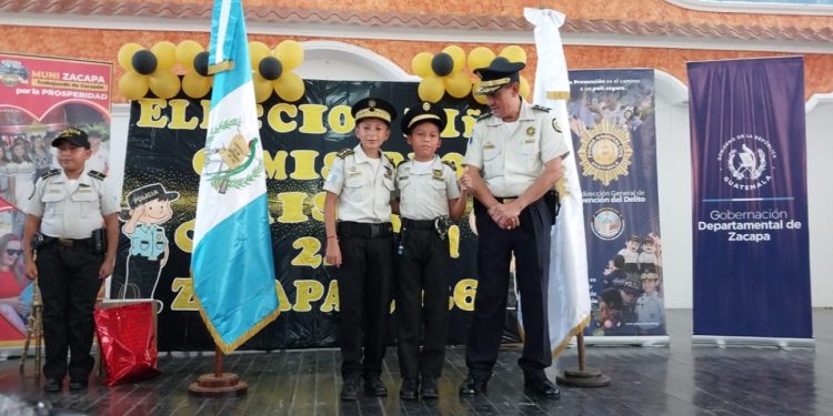 Eligen a niño comisario y jefe de la Comisaría 24, en Zacapa