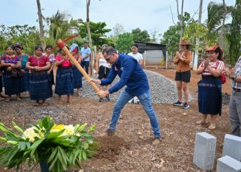 Colocan primera piedra de proyecto habitacional para familias de finca Mam Cajolá