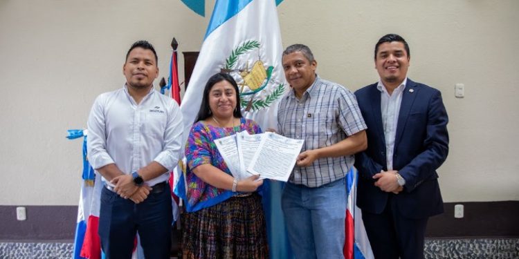 Alta Verapaz impulsa proyectos de infraestructura vial extraordinaria en Raxruhá