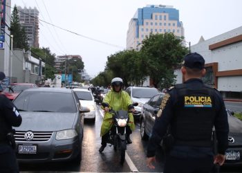 PNC desarrolla Plan Semáforo Seguro en distintos puntos de la ciudad capital