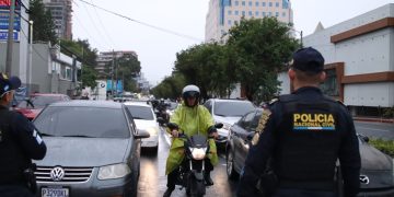 PNC desarrolla Plan Semáforo Seguro en distintos puntos de la ciudad capital